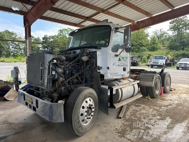 Mack CH613 Conventional Trucks / Tractor Trucks