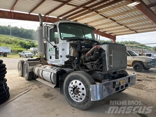 Mack CH613 Conventional Trucks / Tractor Trucks
