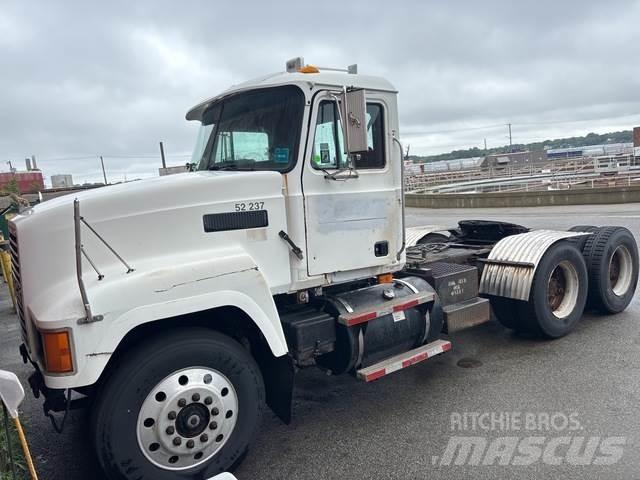 Mack CH613 Conventional Trucks / Tractor Trucks