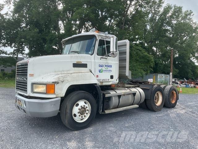 Mack CH613 Conventional Trucks / Tractor Trucks