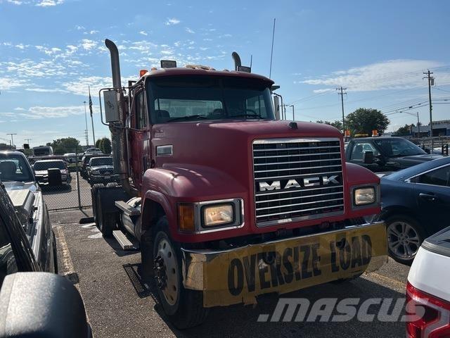 Mack CH613 Conventional Trucks / Tractor Trucks
