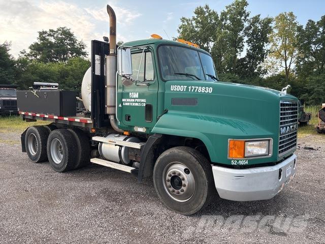 Mack CH613 Flatbed Trucks