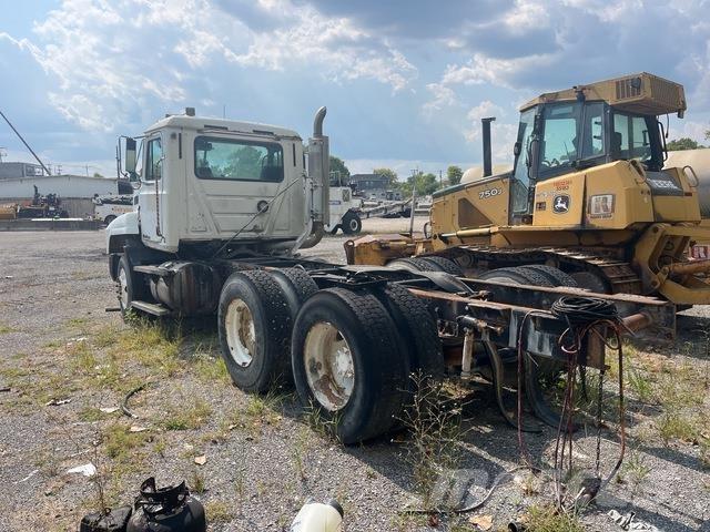 Mack CH613 Conventional Trucks / Tractor Trucks