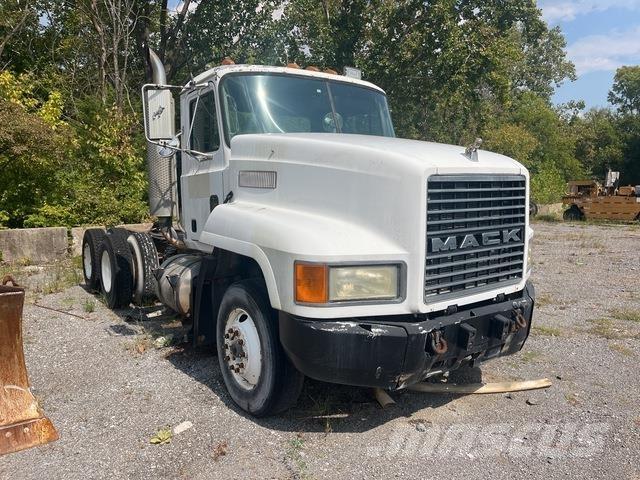 Mack CH613 Conventional Trucks / Tractor Trucks