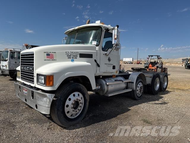 Mack CHN613 Conventional Trucks / Tractor Trucks