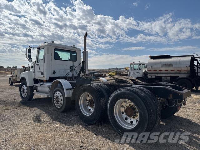 Mack CHN613 Conventional Trucks / Tractor Trucks