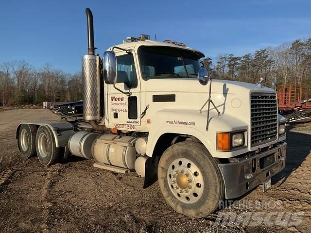 Mack CHU613 Conventional Trucks / Tractor Trucks