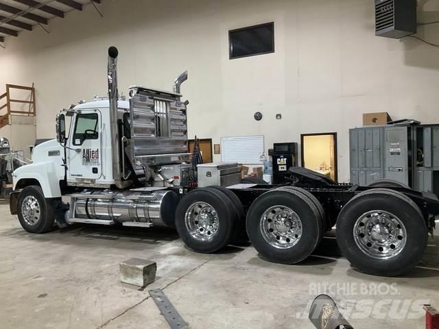 Mack CHU613 Conventional Trucks / Tractor Trucks