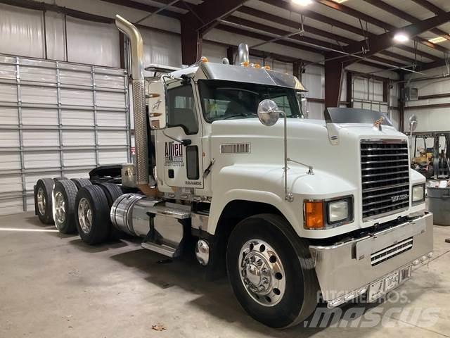 Mack CHU613 Conventional Trucks / Tractor Trucks