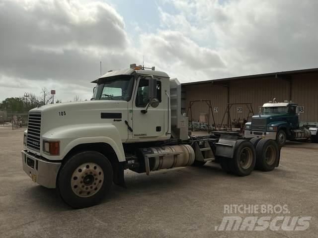 Mack CHU613 Conventional Trucks / Tractor Trucks