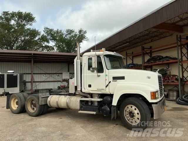 Mack CHU613 Conventional Trucks / Tractor Trucks