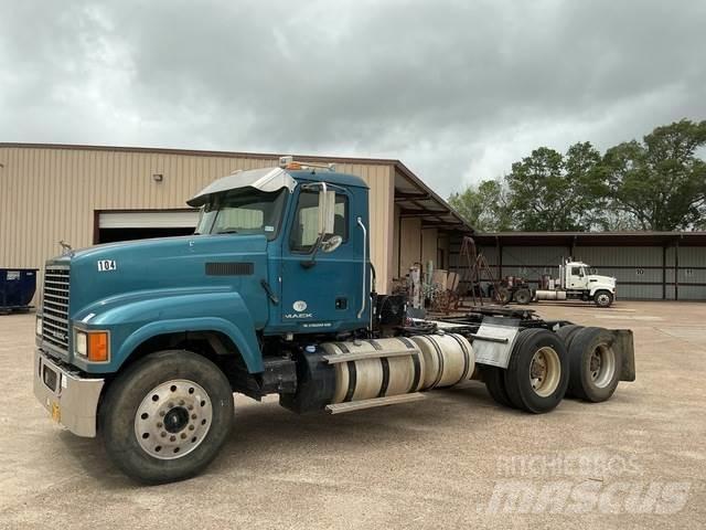 Mack CHU613 Conventional Trucks / Tractor Trucks