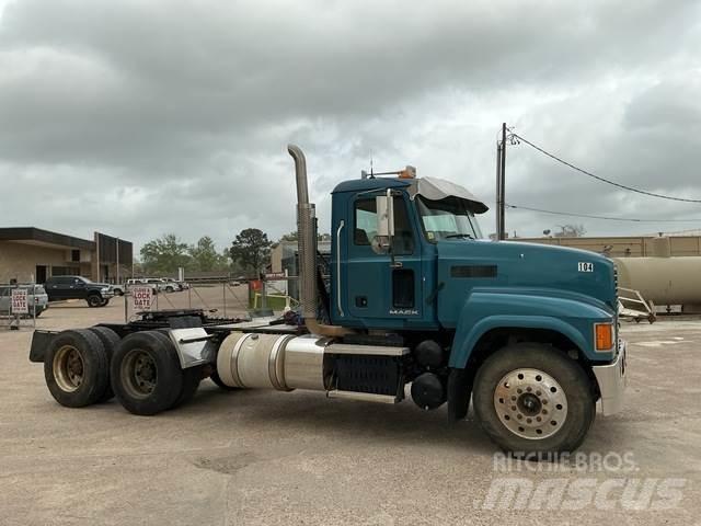 Mack CHU613 Conventional Trucks / Tractor Trucks