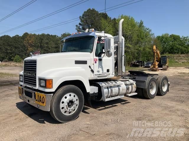 Mack CHU613 Conventional Trucks / Tractor Trucks