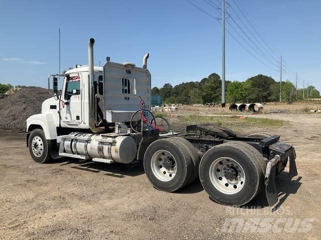 Mack CHU613 Conventional Trucks / Tractor Trucks