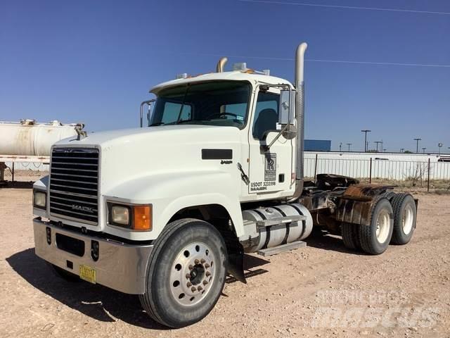Mack CHU613 Conventional Trucks / Tractor Trucks