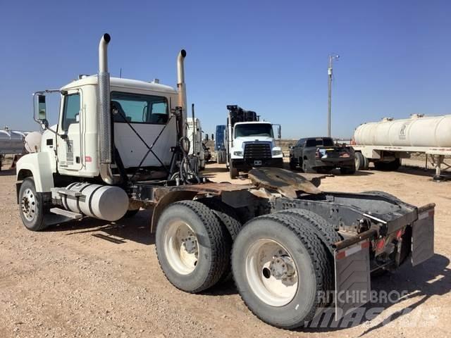 Mack CHU613 Conventional Trucks / Tractor Trucks