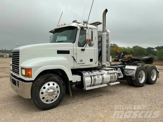 Mack CHU613 Conventional Trucks / Tractor Trucks