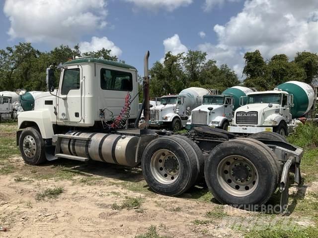 Mack CHU613 Conventional Trucks / Tractor Trucks