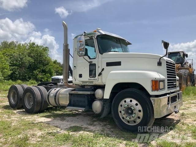 Mack CHU613 Conventional Trucks / Tractor Trucks