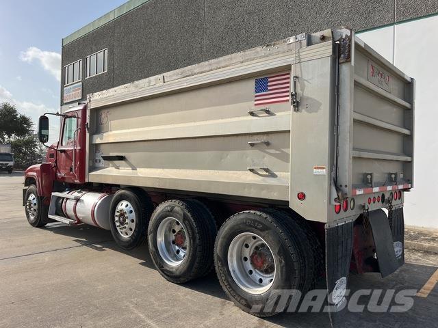 Mack CHU613 Dump Trucks