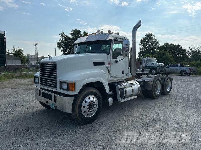 Mack CHU613 Conventional Trucks / Tractor Trucks