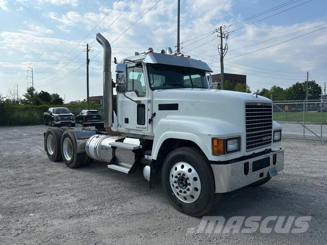 Mack CHU613 Conventional Trucks / Tractor Trucks