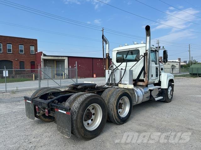 Mack CHU613 Conventional Trucks / Tractor Trucks