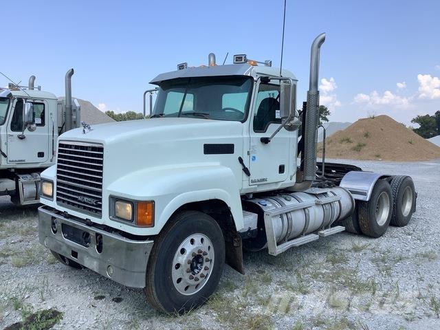 Mack CHU613 Conventional Trucks / Tractor Trucks