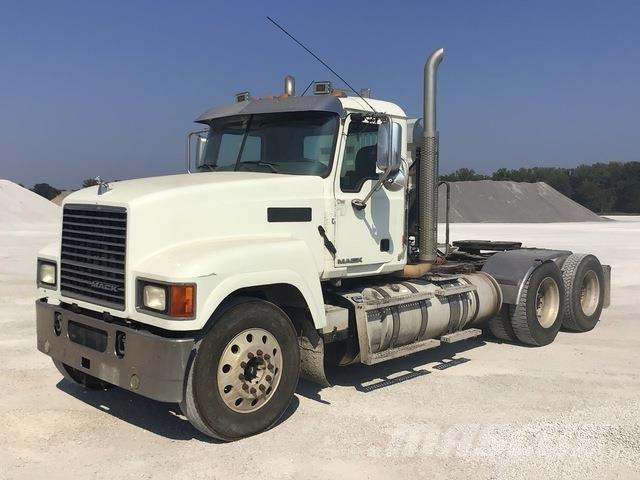 Mack CHU613 Conventional Trucks / Tractor Trucks