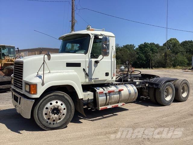 Mack CHU613 Conventional Trucks / Tractor Trucks