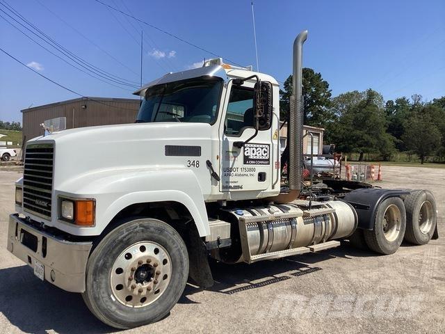 Mack CHU613 Conventional Trucks / Tractor Trucks