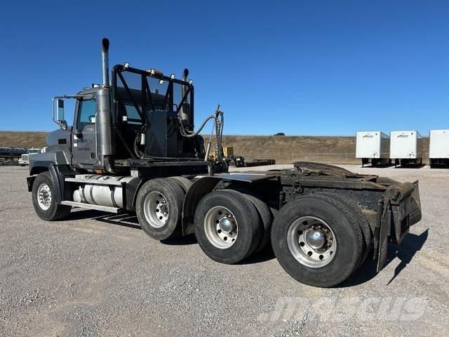 Mack CL713 Conventional Trucks / Tractor Trucks