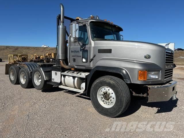 Mack CL713 Conventional Trucks / Tractor Trucks