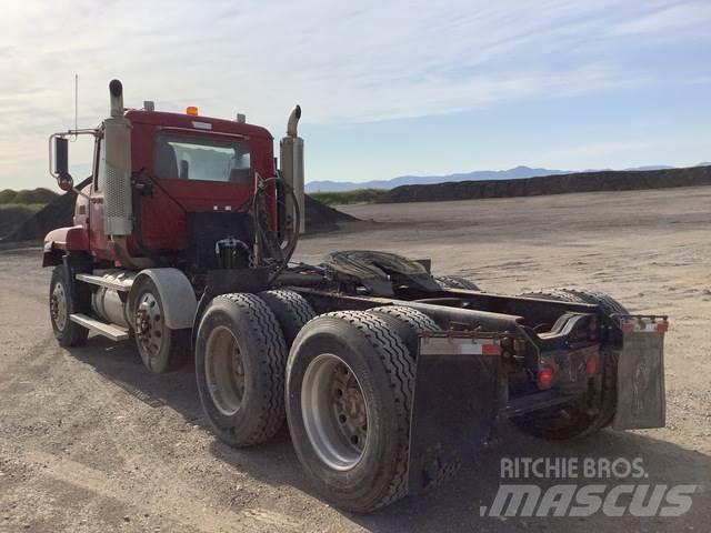 Mack CL733 Conventional Trucks / Tractor Trucks