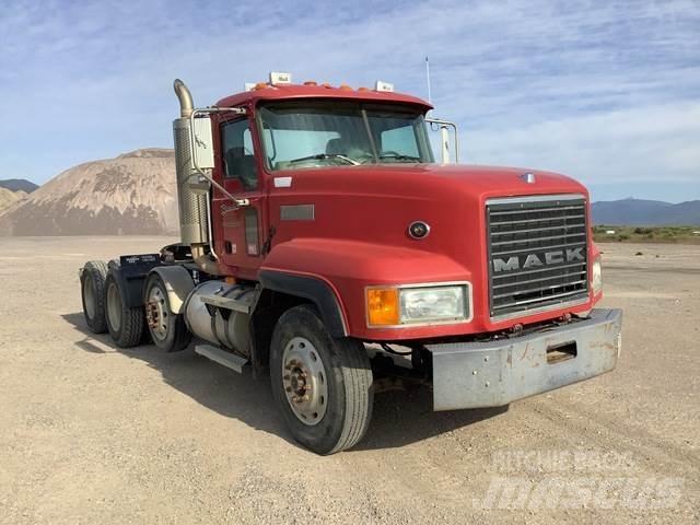 Mack CL733 Conventional Trucks / Tractor Trucks
