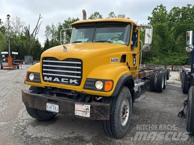 Mack CV713 Cabins and interior