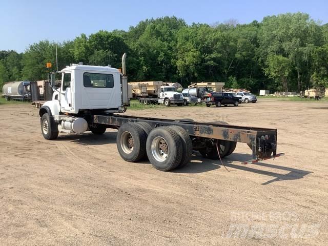 Mack CV713 Cabins and interior