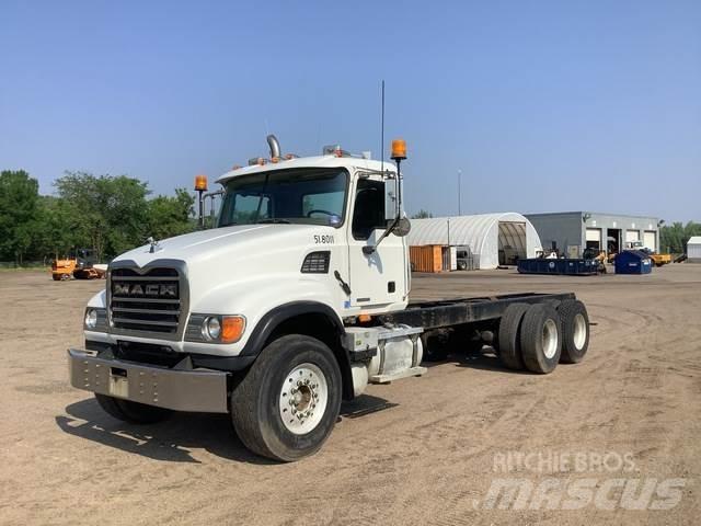 Mack CV713 Cabins and interior