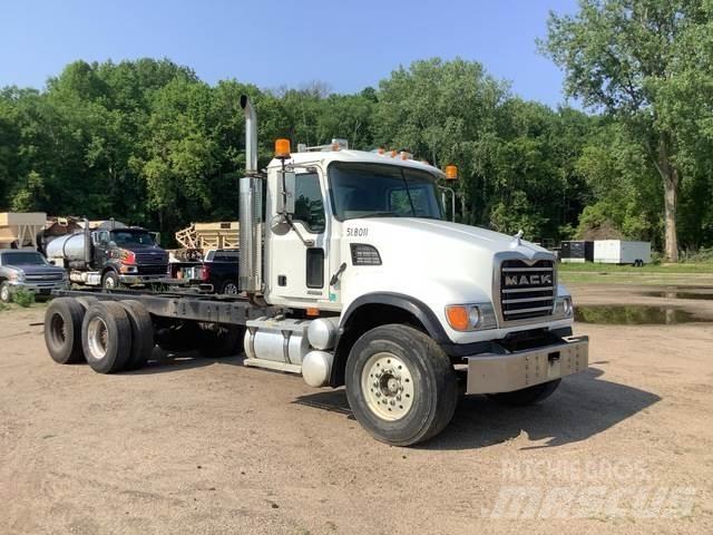 Mack CV713 Cabins and interior