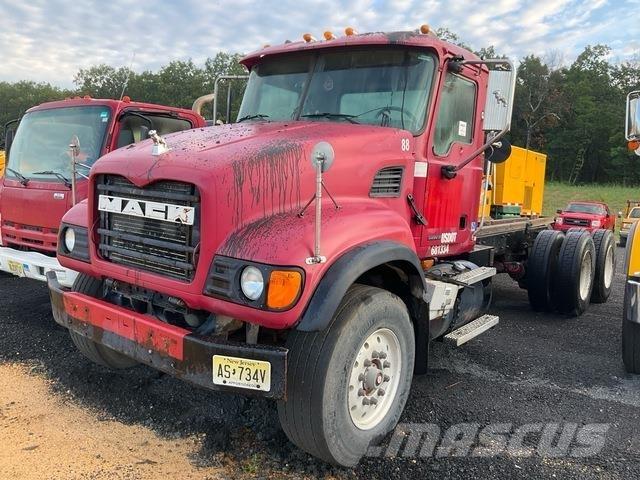 Mack CV713 Cabins and interior