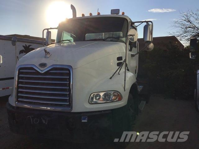 Mack CXN612 Conventional Trucks / Tractor Trucks