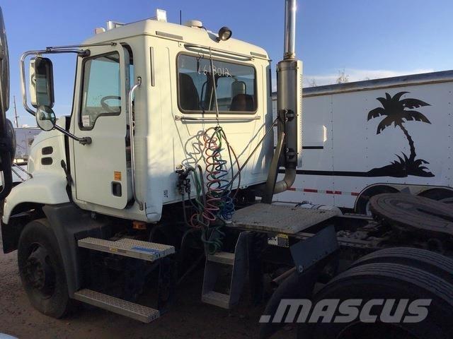 Mack CXN612 Conventional Trucks / Tractor Trucks