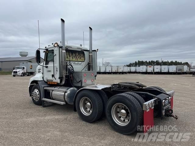 Mack CXN613 Conventional Trucks / Tractor Trucks