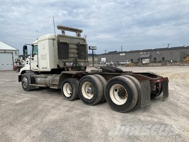 Mack CXN613 Conventional Trucks / Tractor Trucks