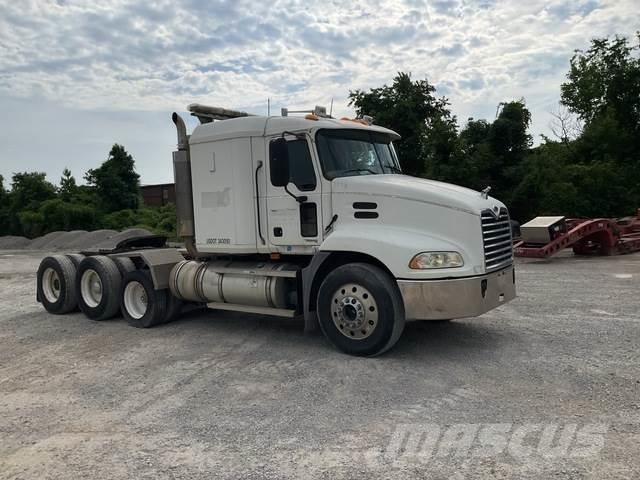 Mack CXN613 Conventional Trucks / Tractor Trucks