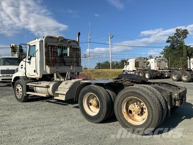 Mack CXN613 Conventional Trucks / Tractor Trucks