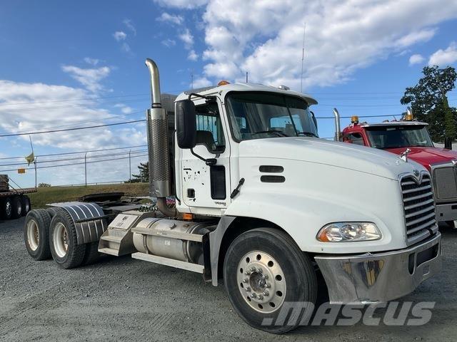 Mack CXN613 Conventional Trucks / Tractor Trucks