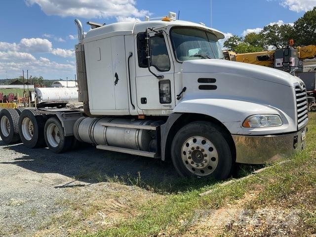 Mack CXN613 Conventional Trucks / Tractor Trucks