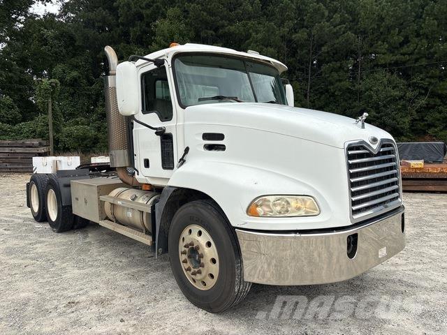 Mack CXN613 Conventional Trucks / Tractor Trucks